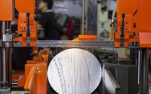 安福立式金属带锯床切削出现跑带故障解决方法！